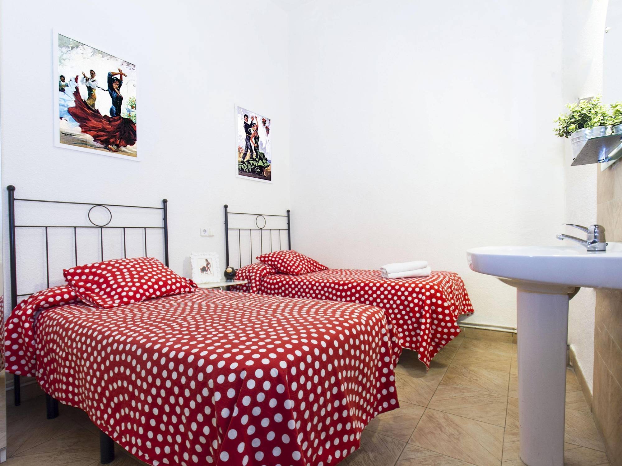 Hostal Bahia Мадрид Экстерьер фото